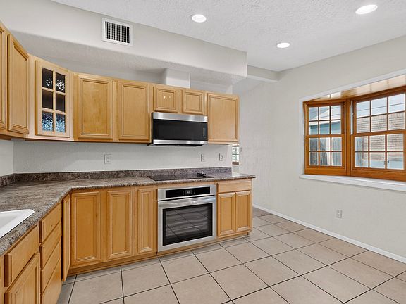 5th image of 3905 Mary Ellen St NE