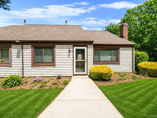 515 Picasso Way #515, Middle Island, NY 11953