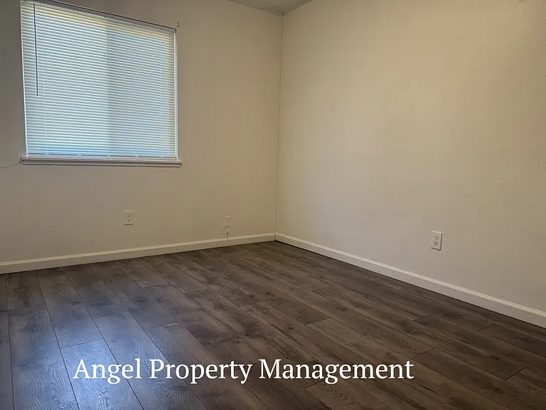 7927 Albion Way — Photo 8