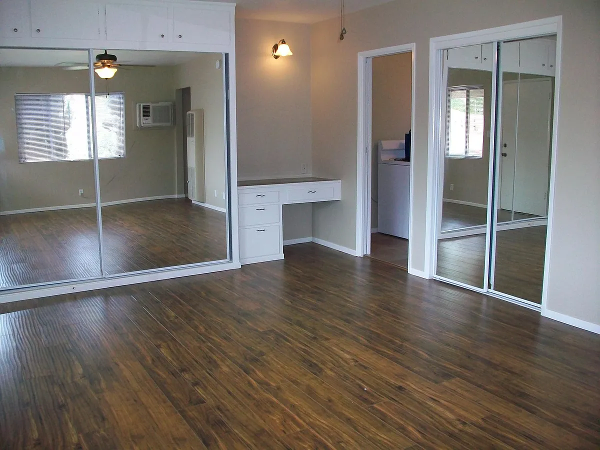 Building Photo - 5008 Riverton Ave #1/4