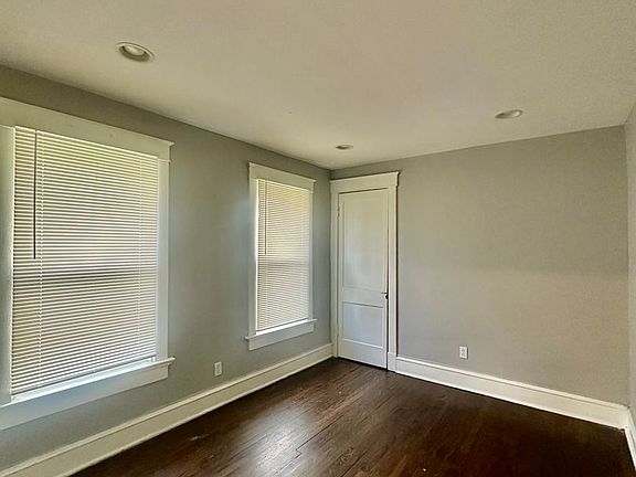 4th image of 2612 Indiana Ave