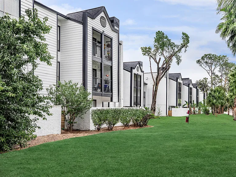 Bayou Park Apartments — Photo 11