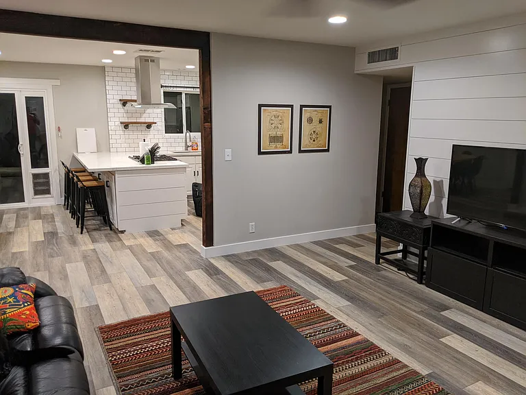 932 W Parkway Blvd — Photo 9