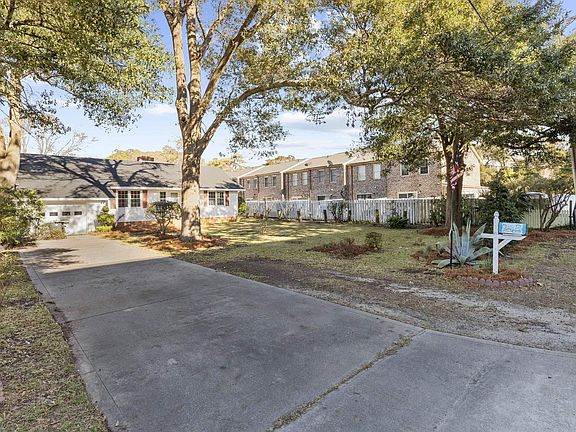 2nd image of 107 Oak Dr N