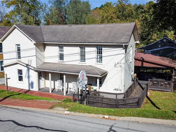 300 Main St, Volant, PA 16156