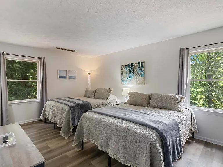 3345 Sharon Cir — Photo 24