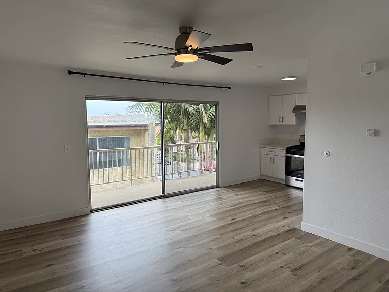 74 N Laurel St #78 — Photo 2