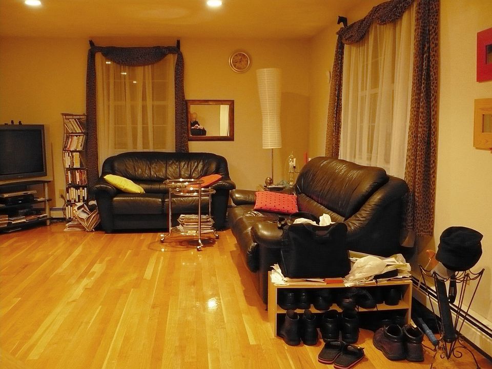 1st fl, living room