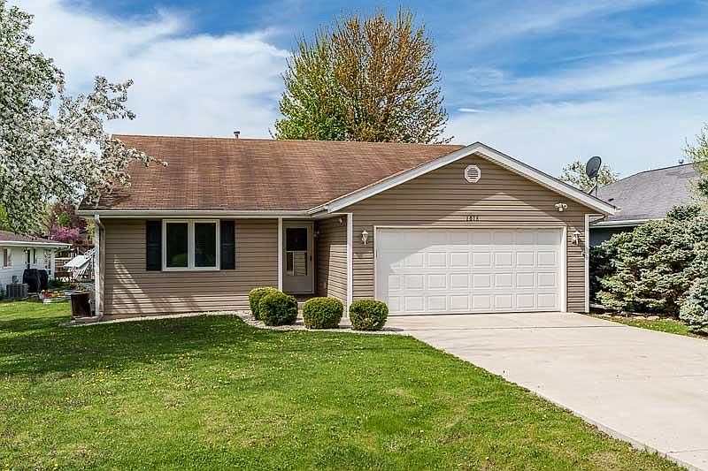 1st image of 1016 Candlewick Dr NE