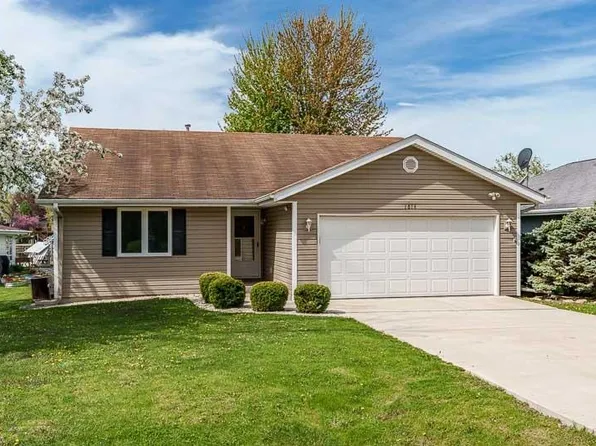 1016 Candlewick Dr NE, Poplar Grove, IL 61065