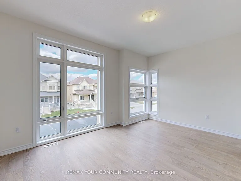 105 Halldorson Ave — Photo 24