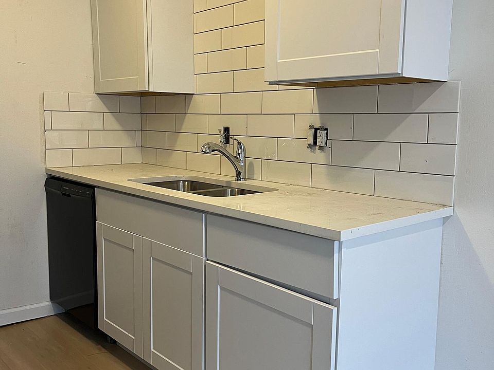 2nd image of 411 N Plymouth Rd APT 203