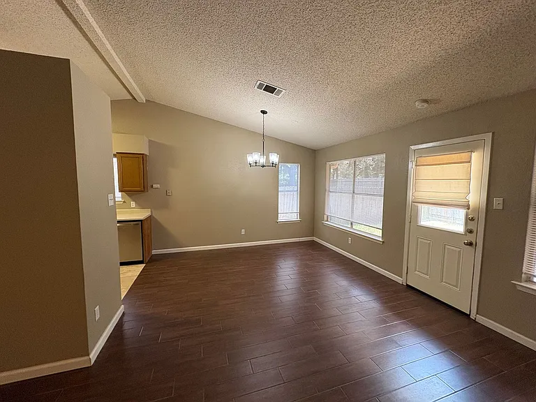 2902 Sabinal Trl — Photo 8