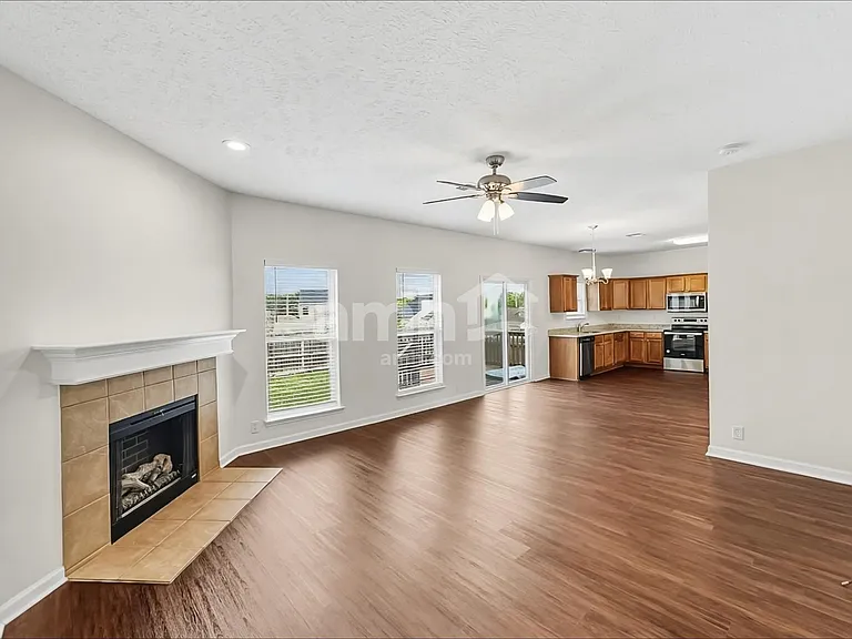 305 Schoolhouse Ct — Photo 7