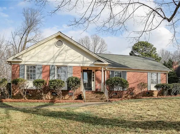 1241 Foxhall Dr, Winston Salem, NC 27106