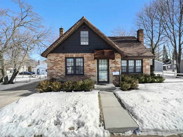 521 S Park St, Boyne City, MI 49712