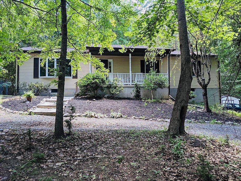 2nd image of 600 Manor Rd