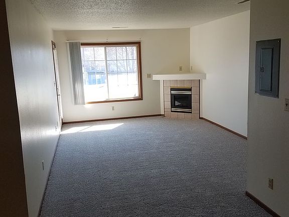 3rd image of 1000-1054 W Side Dr #107