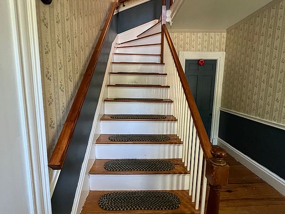 Private entry from the front of house