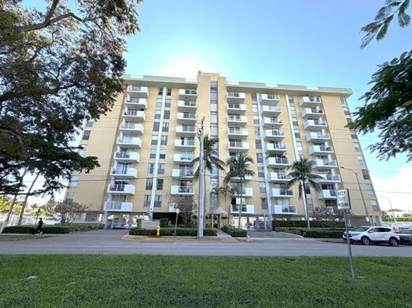 2000 NE 135th St, Miami, FL 33165