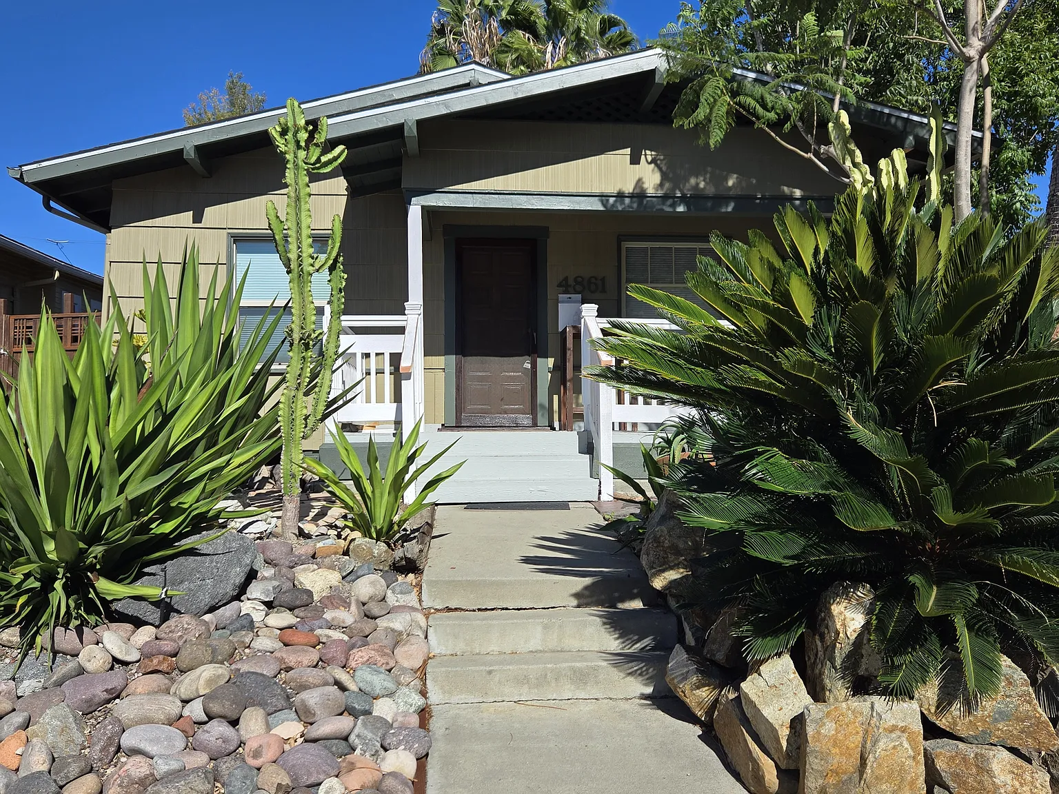 3 bed, 963 sqft, $4,200 — Photo 2