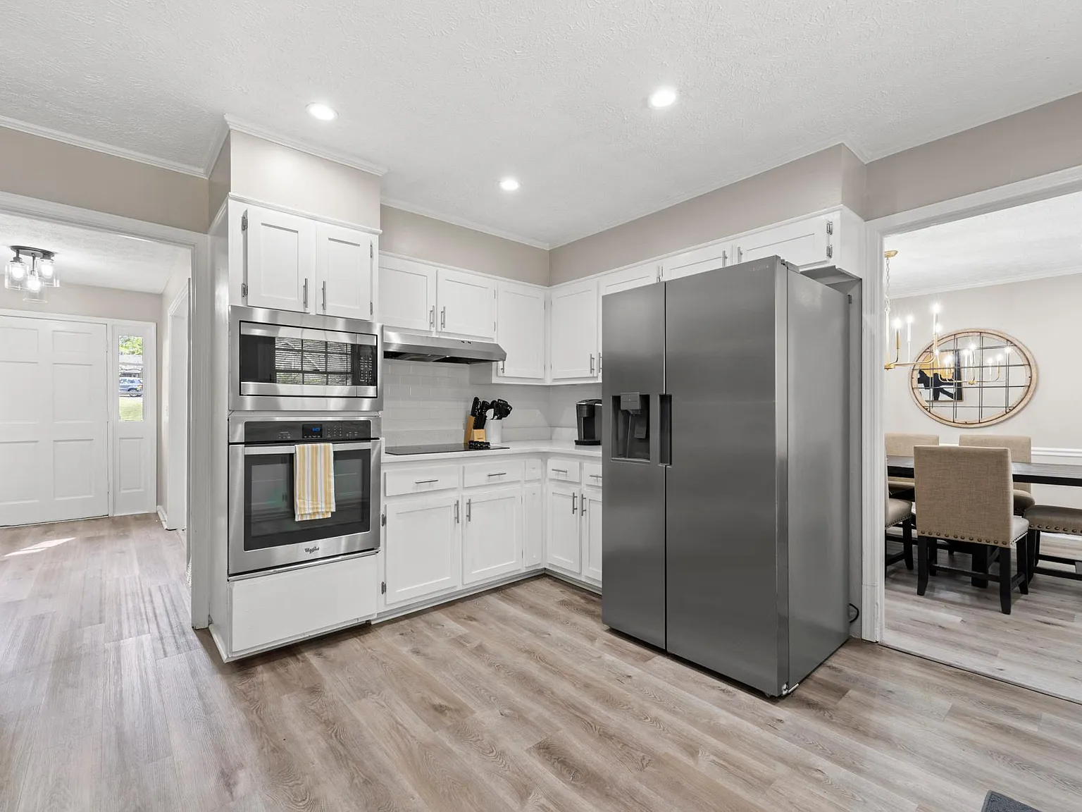 4 bed, 2035 sqft, $7,850 — Photo 4