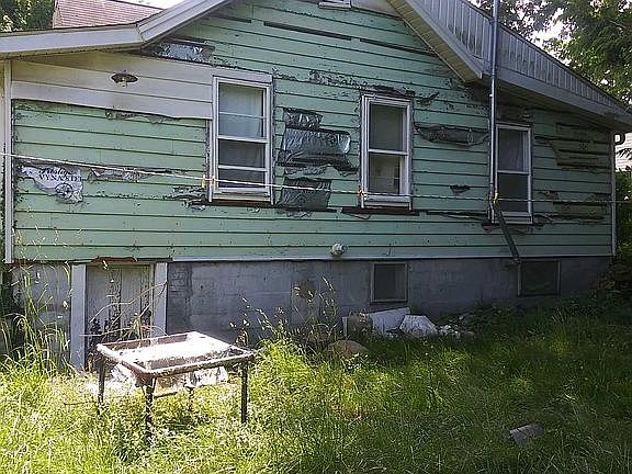 2nd image of 221 Cherry St