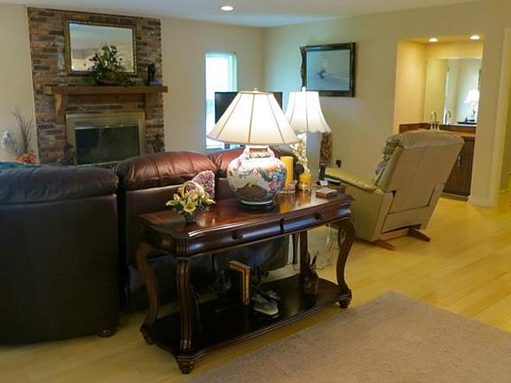 5th image of 1487 Shorewood Pl