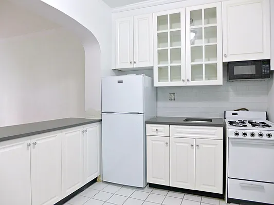 Rented by Metropolitan Equities | media 3