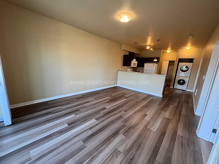200 E Maple St — Photo 202