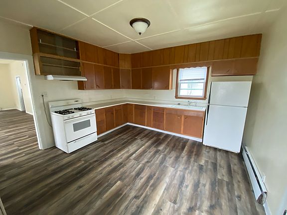 2nd image of 715 6th St SW
