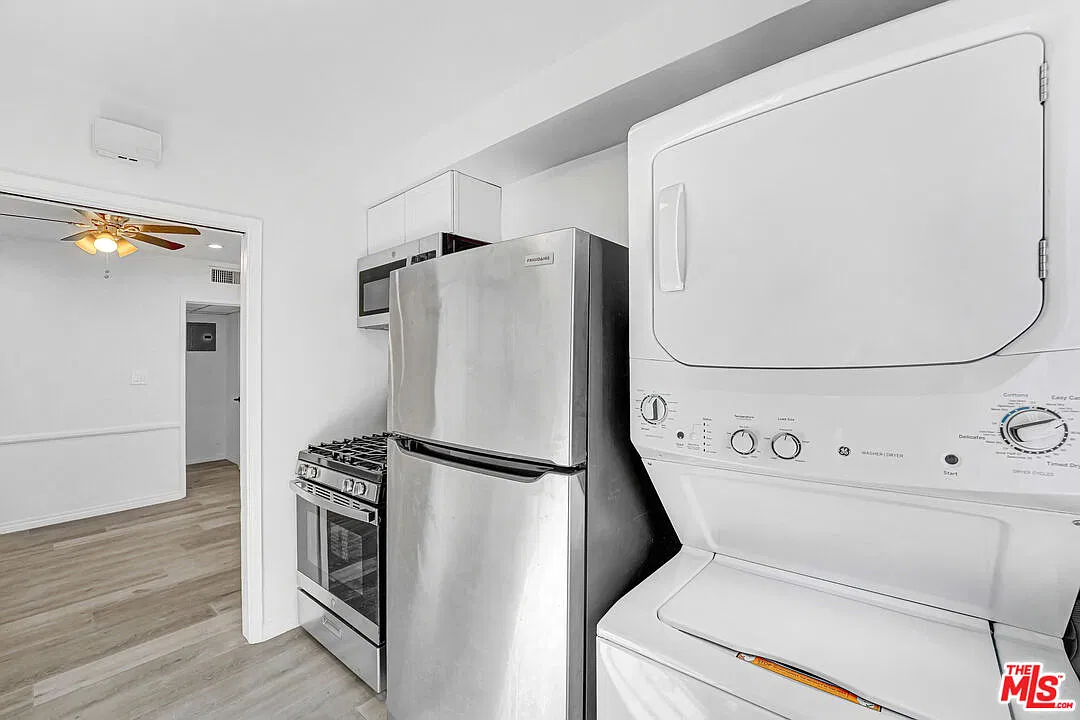 1108 S Sherbourne Dr — Photo 4