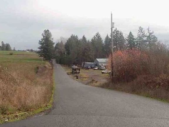 Exterior Neighborhood (street photo)