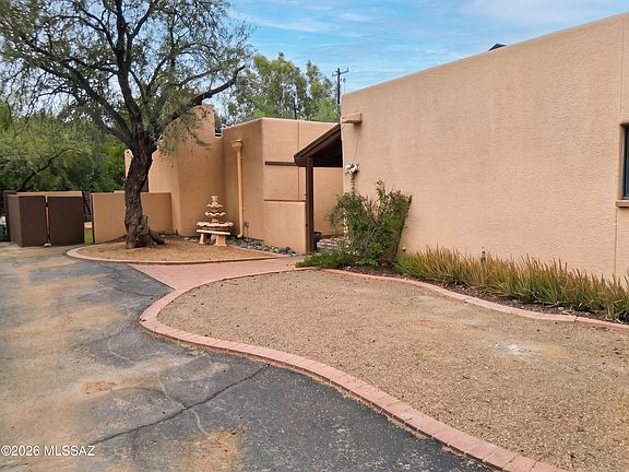 2nd image of 5621 E Fort Lowell Rd