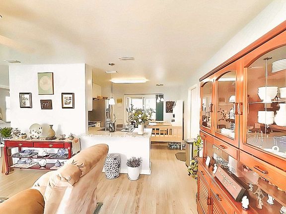 4th image of 562 SE Rosewood Cir