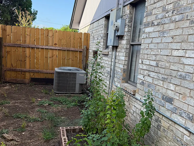 1611 Big Bend Dr — Photo 3