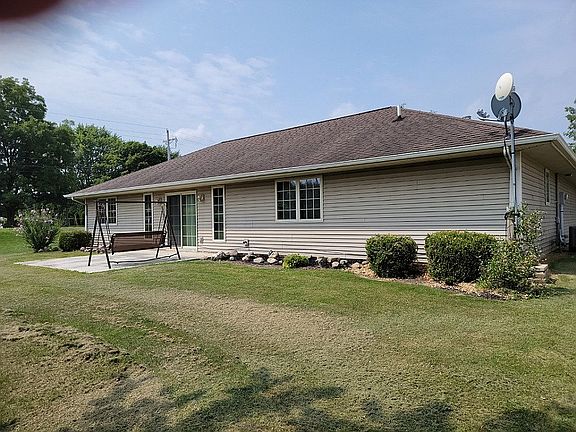3rd image of 1431 Riverbend Dr