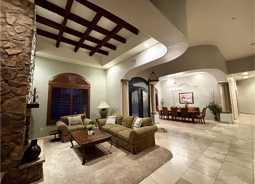 5 bed, 3.5 bath, 3978 sqft, $5,000 — Photo 4