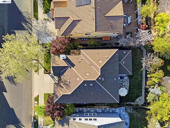 3rd image of 3132 Ashbrook Ln