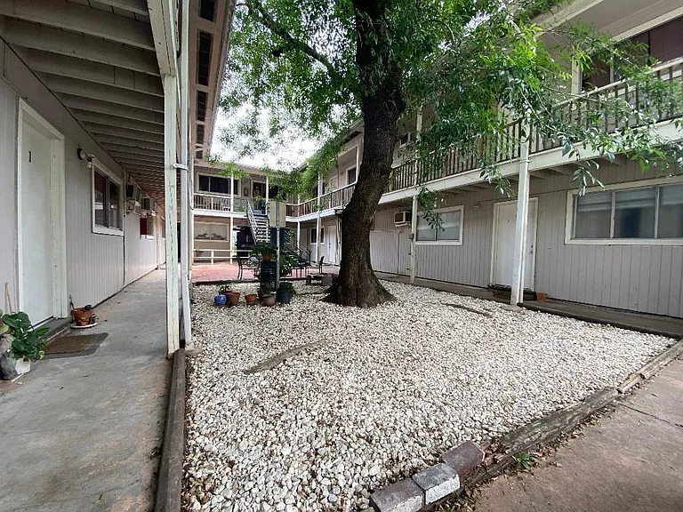 205 Avondale St #6 — Photo 7