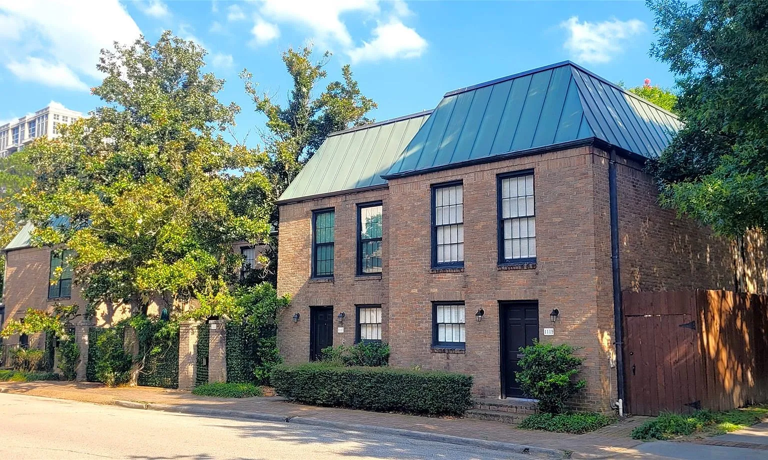 2 bed, 2.5 bath, 7716 sqft, $2,195 — Photo 1