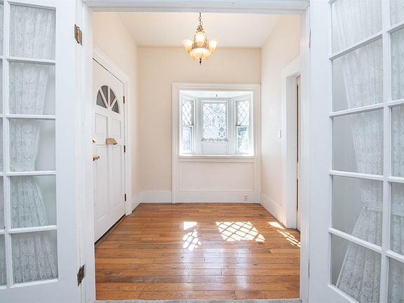 Foyer (can be used as bonus space)