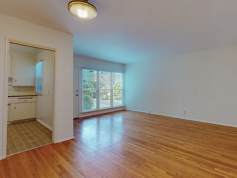 Westwood Hills Apartment — Photo 9