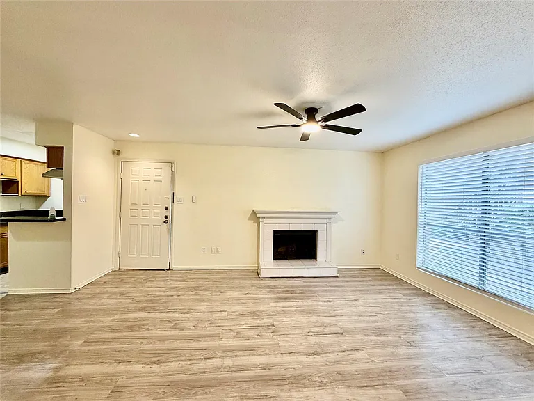 2120 Wilcrest Dr #121 — Photo 5