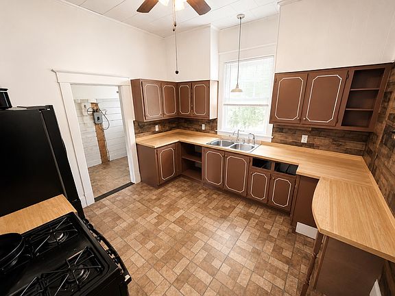 5th image of 1340 Pine Bluff St