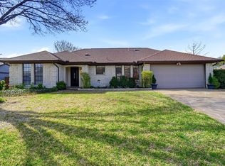 121 Montreal Dr, Hurst, TX 76054