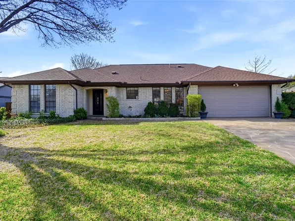 121 Montreal Dr, Hurst, TX 76054