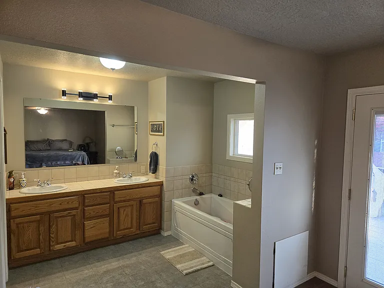 1320 E Main St — Photo 11