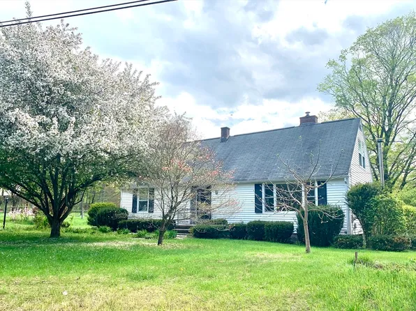 52 Burnett St, Granby, MA 01033