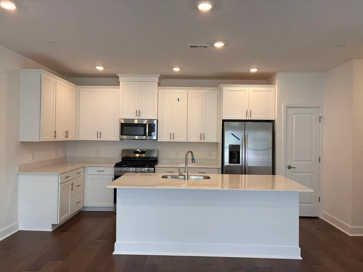 3 bed, 2129 sqft, $3,550 — Photo 3